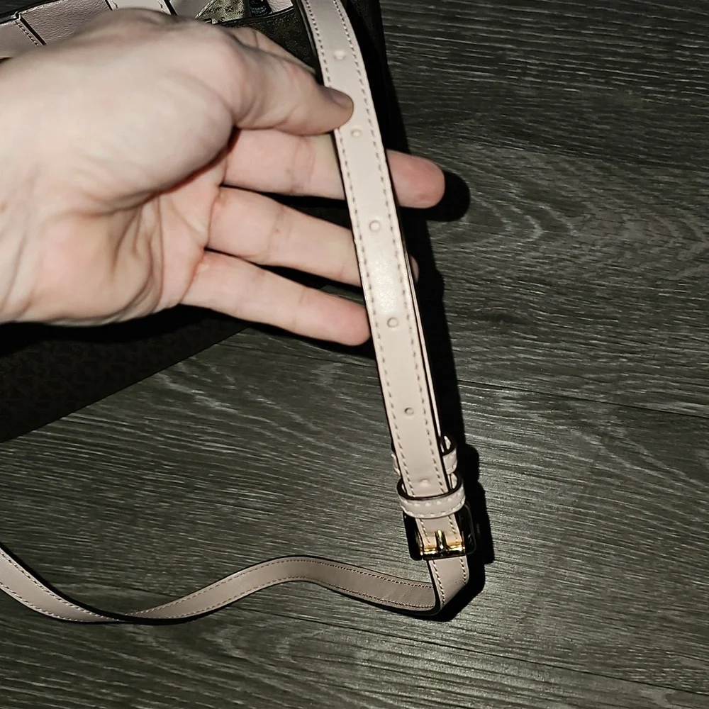 MICHAEL KORS Brown & Light Pink Handbag. Like New Condition. Gold Accents